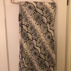 Never worn Wilfred slip skirt size 6